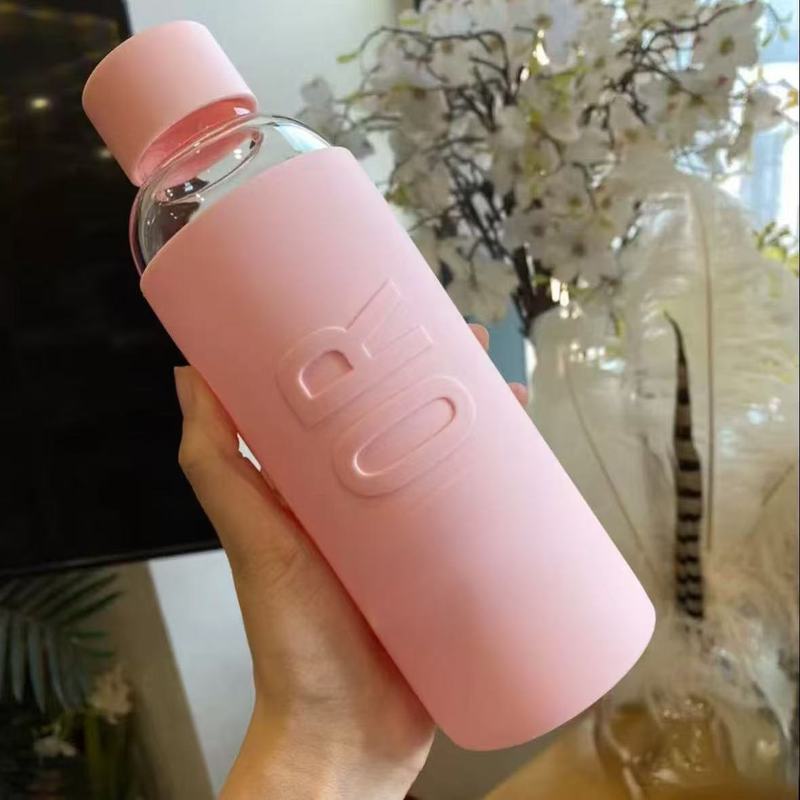 D家の新しいポイントの贈り物のピンクのシリカゲルの夏のグラスの大容量はコップの精巧な粉を飲んで少女の心をつぶします。|undefined
