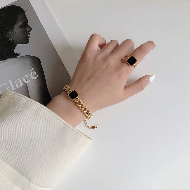 font: 14.0px 思源黑体;