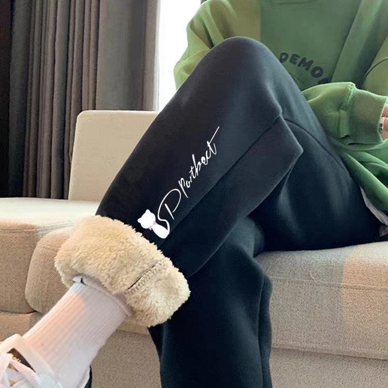 작은 흰색 고양이 셰르파 바지