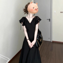 法式优雅赫本风黑色连衣裙女装夏季新款显瘦显气质高级感V领长裙