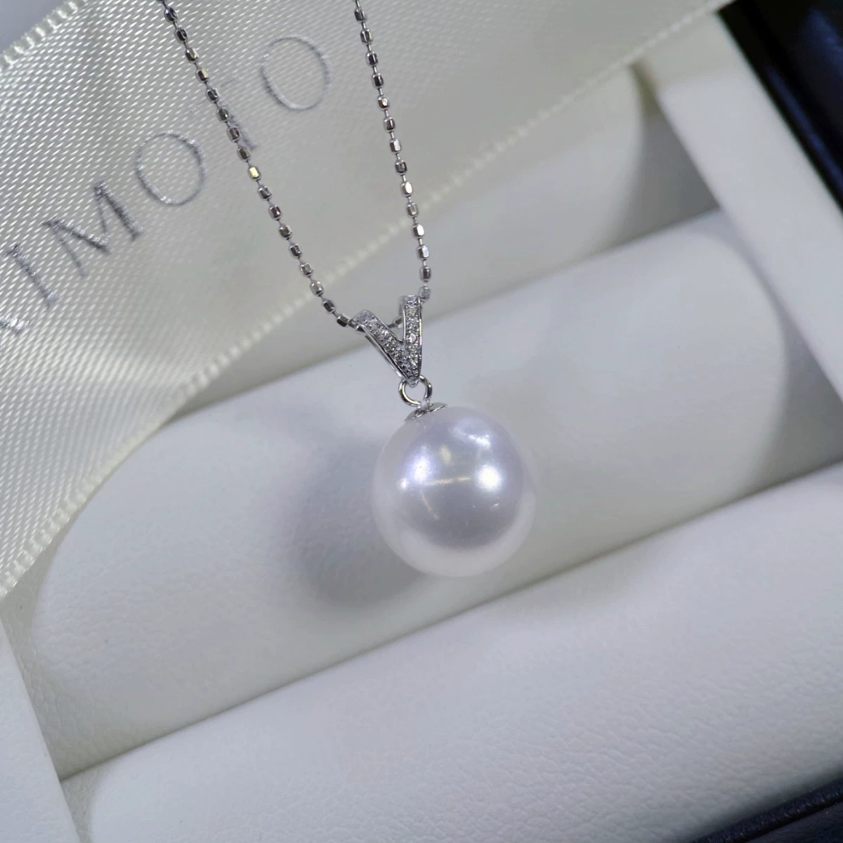 Аксессуары Pt900 V-образный жемчужный кулон с инкрустацией цирконом, эталонные бусины 9-10 мм, в комплект не входят, цепочка в комплект не входит