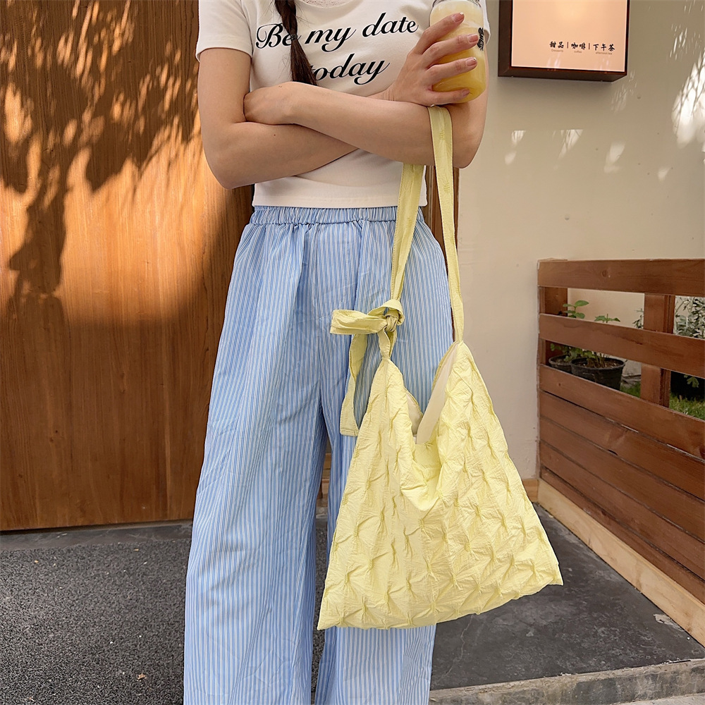 45153 Korean version pleated diamond-shaped bag for women, new casual large-capacity commuter underarm bag, crossbody single-shoulder bag for women Item Picture