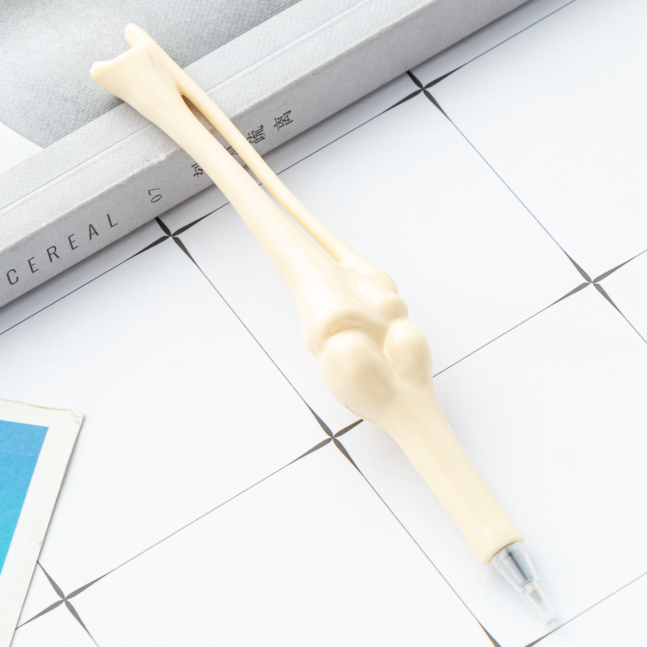 Nueva personalidad extraña hueso lápiz creativo nuevo esqueleto extraño estilo de lápiz de bola hueso simulación lápiz de plástico al por mayor