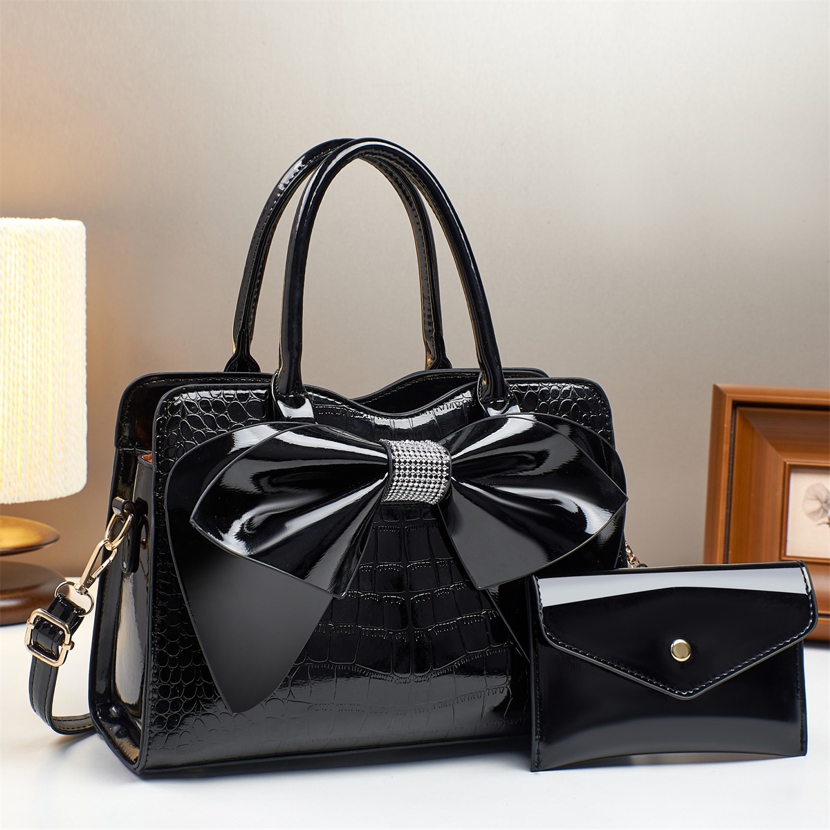 Bolsa de mano de comercio exterior transfronterizo 2025 nuevo elegante cocodrilo de gran capacidad de laca esmaltada cara brillante bolso de mochila