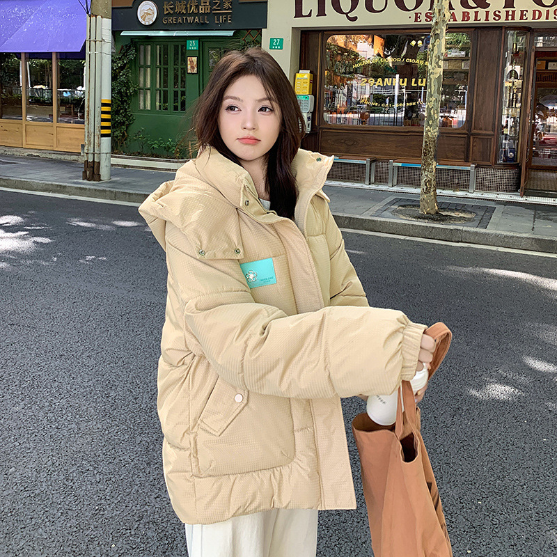 Ropa de algodón corta para mujeres 2024 invierno nuevo estilo de moda de grano de arroz grueso plumón ropa de algodón suelta con capuchón ropa de pan para estudiantes image 10