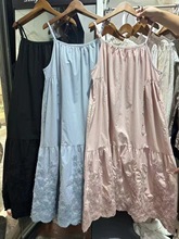 日韩森女系下摆立体盘花长款打底吊带裙宽松版叠穿气质内搭连衣裙