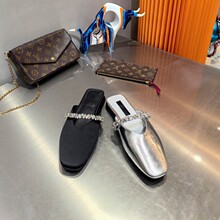 �W��վGŮЬ26���ĕr�кڽz�I���y����ţƤһ�֎�ƽ�װ��^�W��Ь