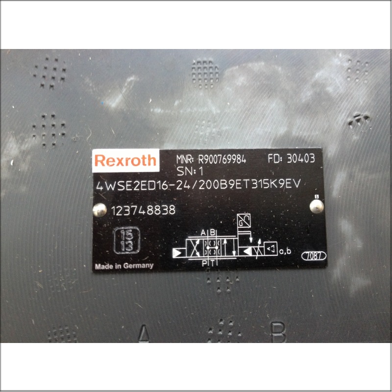 力士乐伺服方向阀R900769984 4WSE2ED16-24/200B9ET315K9EV电磁阀