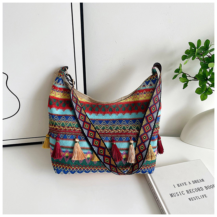 Large-capacity tote bag 2025 Summer new style trendy, simple and casual women's single-shoulder bag, artistic Chinese-style tassel bag undefined
