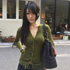复古森系V字领坑条毛衣设计感纽扣开衫短款温柔风辣妹上衣秋冬款