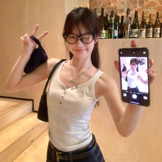 Song Zheng'En Heart-Neck Cropped Camisole for Women, Autumn Inner Layer, Slim Fit, Letter Embroidery Top