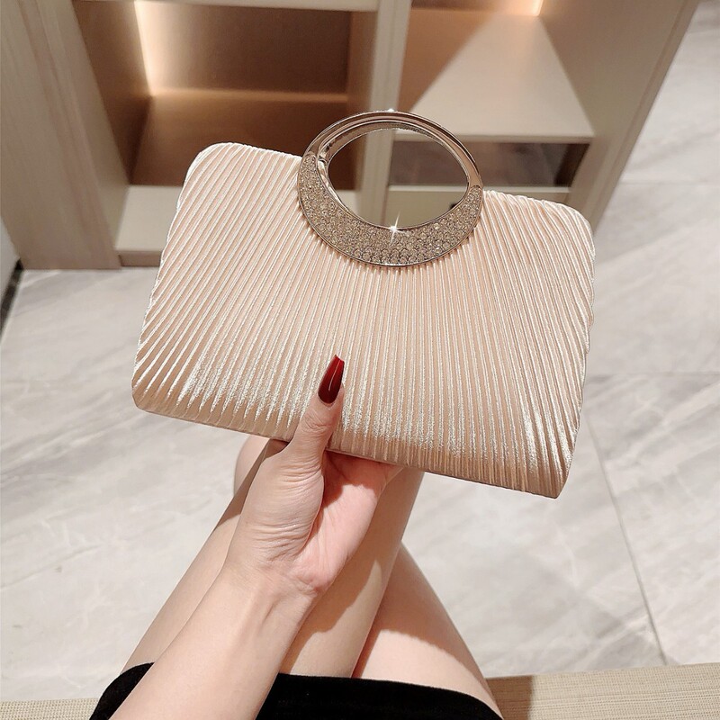 New Pleated Evening Bag Ring Handbag Rhinestone Banquet Hand Bag Gift Bag Party Bag Wedding Chain Bag New Pleated Evening Bag Ring Handbag Rhinestone Banquet Hand Bag Gift Bag Party Bag Wedding Chain Bag