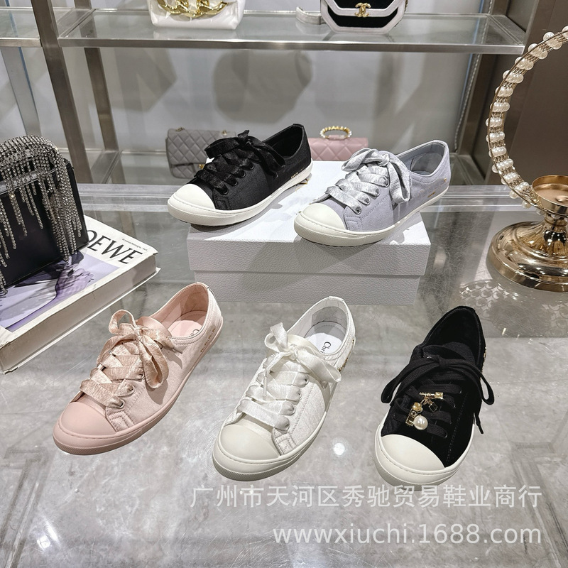 High Version 2025D New Product Lucky Series Silks and Satins White Shoes Skateboard Shoes Round Toe Retro Casual Sports Shoes High Version 2025D New Product Lucky Series Silks and Satins White Shoes Skateboard Shoes Round Toe Retro Casual Sports Shoes