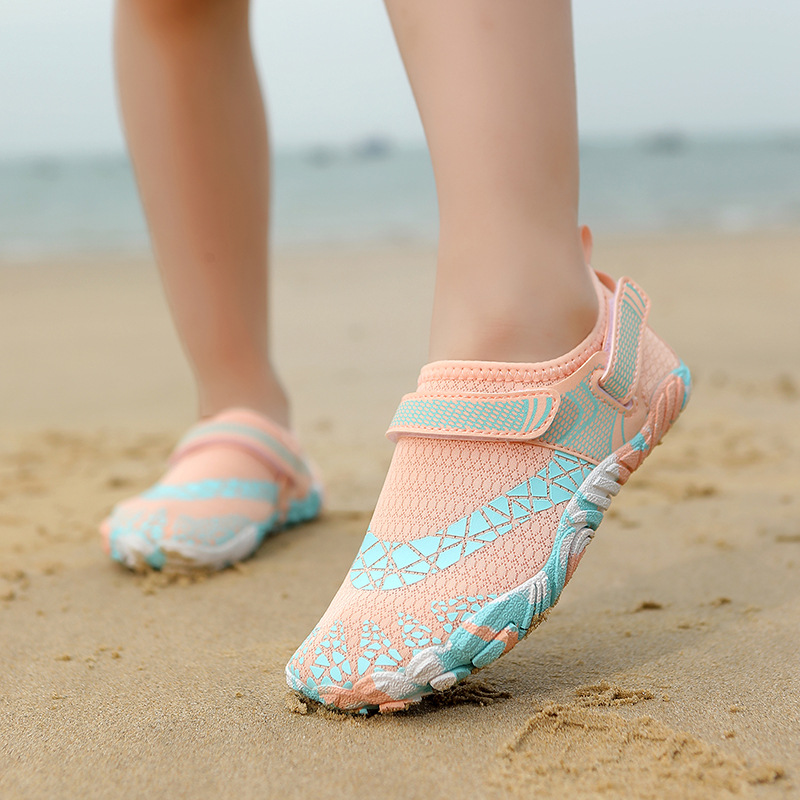 Nuevos zapatos de playa para niños al aire libre transfronterizos, zapatos de vadeo de cinco dedos, zapatos de buceo, zapatos de natación antideslizantes gruesos