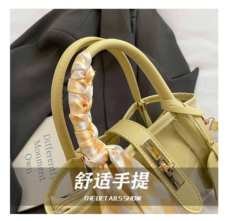 This year's popular women's handbag features a new, stylish and versatile hand-held crossbody bag with a Korean niche design and a bucket bag undefined