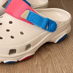 050608夏の新型男女ファッションは快適で軽量なカップルのサンダル滑り止めビーチ穴靴