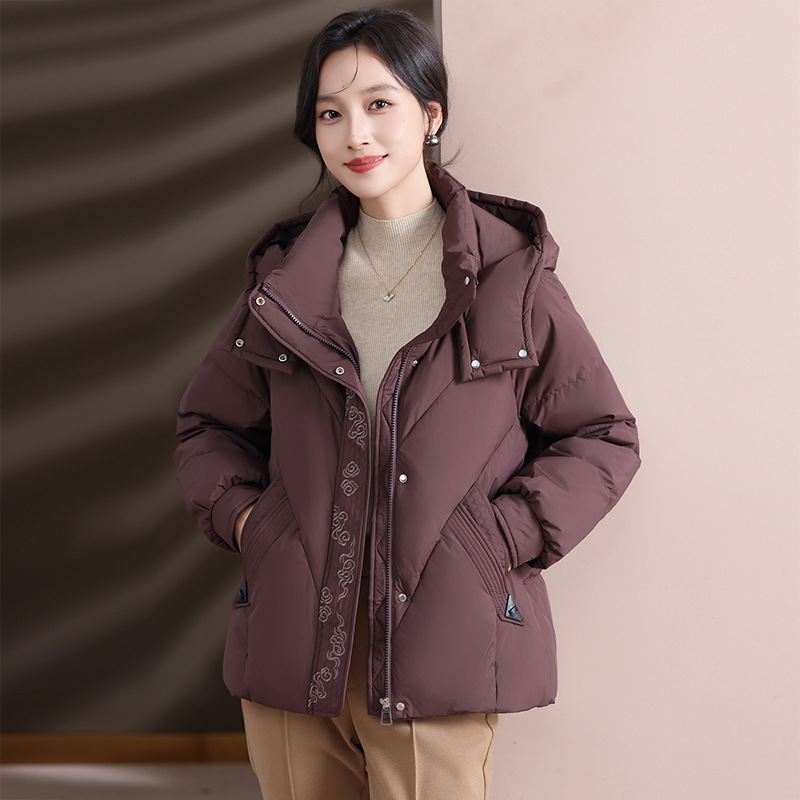 欧洲站冬季年轻女孩羽绒服90鸭绒2025年新款面包服洋气加厚外套女