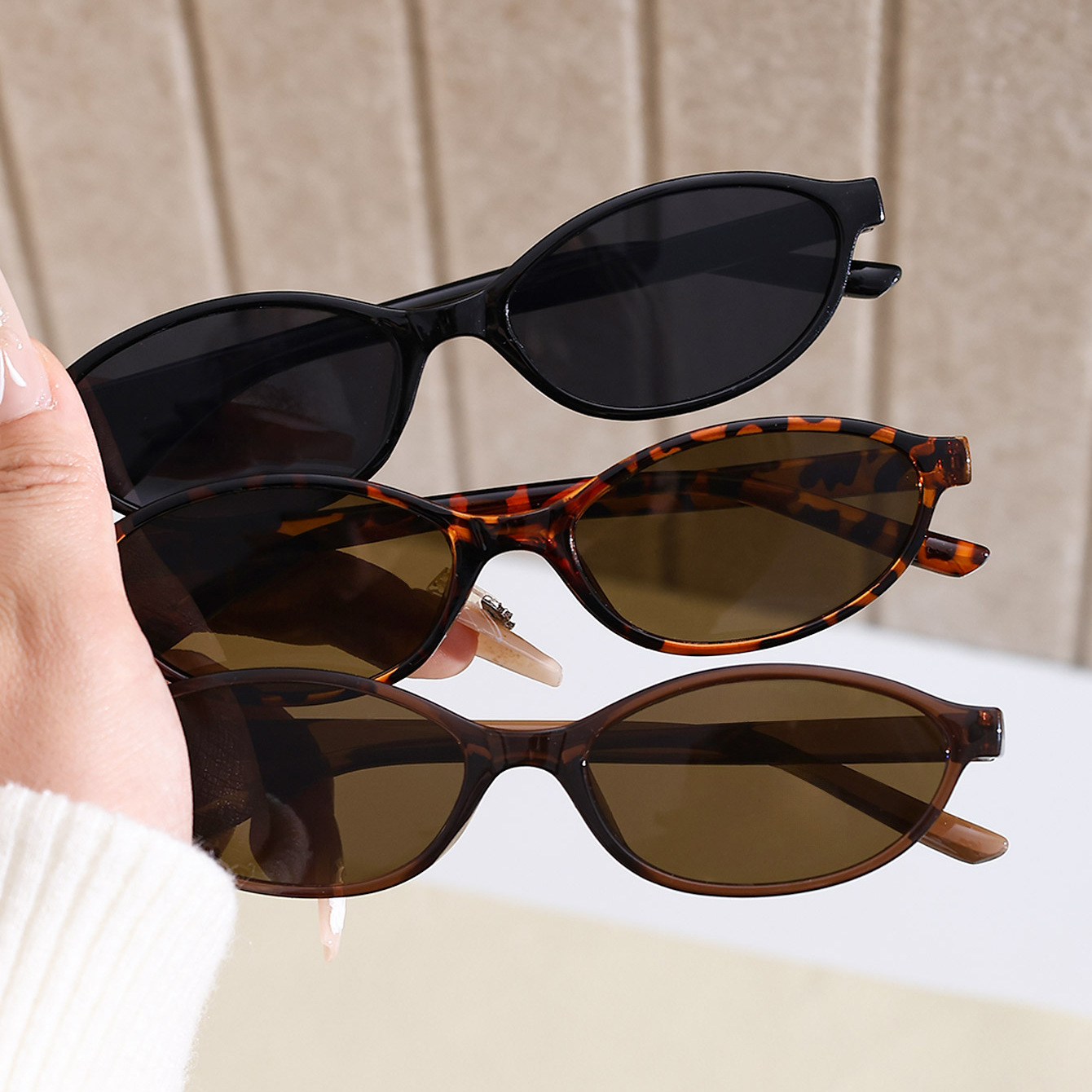 Un pequeño marco de gafas de sol oval para mujeres de alta calidad personalidad europea y americana con gafas de sol para hombres gafas de sol retro transfronterizas