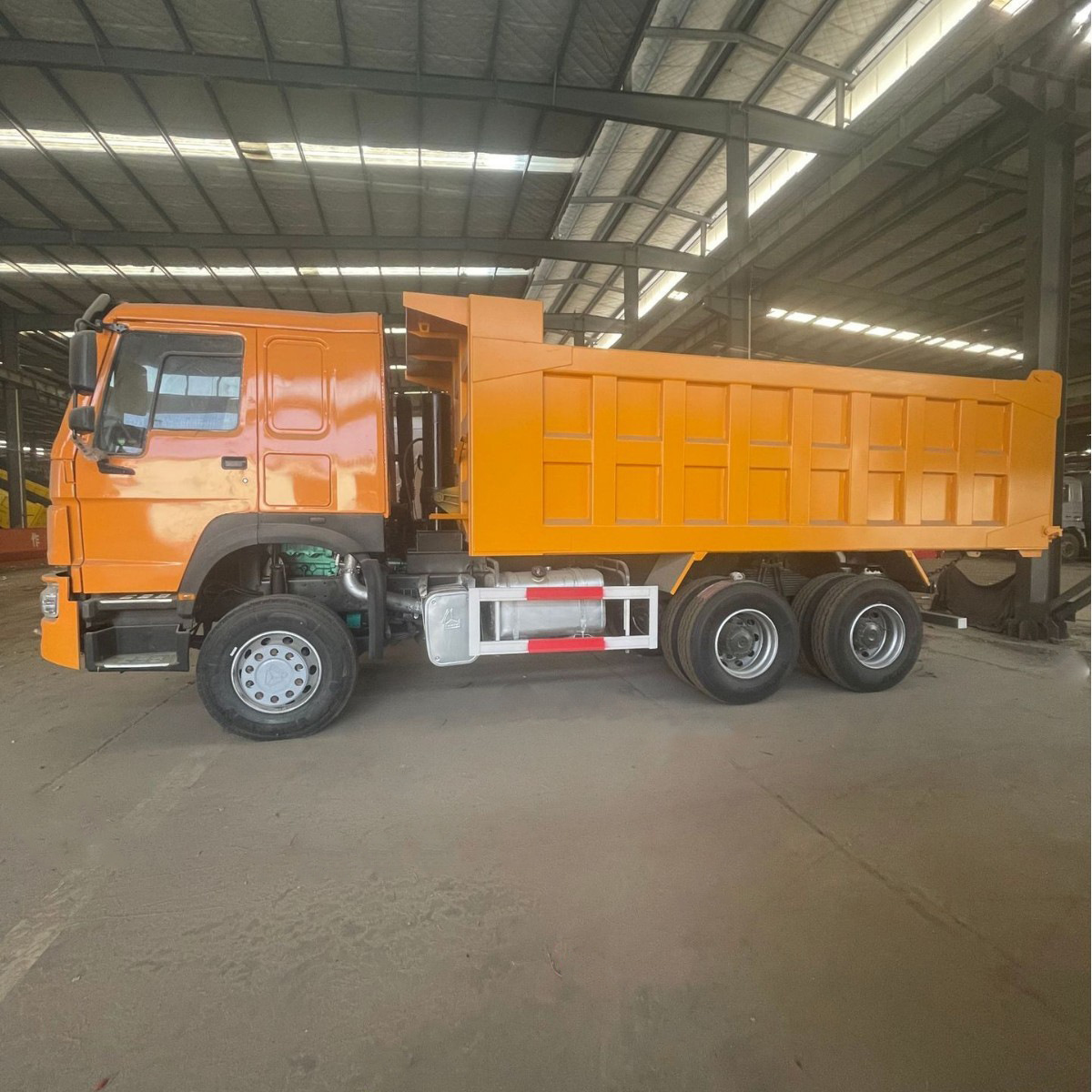 Sinotruk Howo Dump Truck Rear Eight-Wheel 6X4 Engineering Dump Truck Earth Transport Dump Truck
