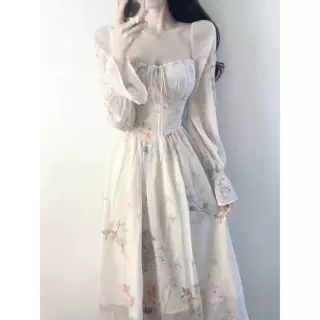 茶歇法式碎花连衣裙女早春季2024新款高级感气质长裙收腰仙女裙子