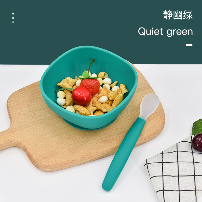 조용한 녹색 (숟가락이 든 사각형 그릇)