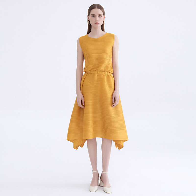 Solid Color Two-Piece Dress, High-Waisted A-Line Skirt, Loose and Slimming Women's Summer Outfit, Round Neck with Waist-Cinching Design, 2026 New Model Solid Color Two-Piece Dress, High-Waisted A-Line Skirt, Loose and Slimming Women's Summer Outfit, Round Neck with Waist-Cinching Design, 2026 New Model
