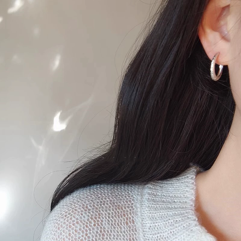 Matte earrings, Korean style, simple and elegant design, silver 925 sample
