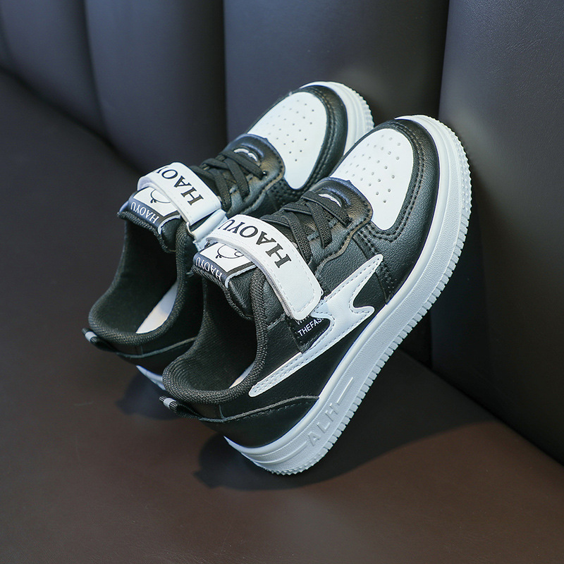 Zapatos infantiles de primavera para niñas 2024 nuevas zapatillas deportivas infantiles respirables zapatos de skate para niñas niños de primavera y otoño niños de mediana edad portátiles