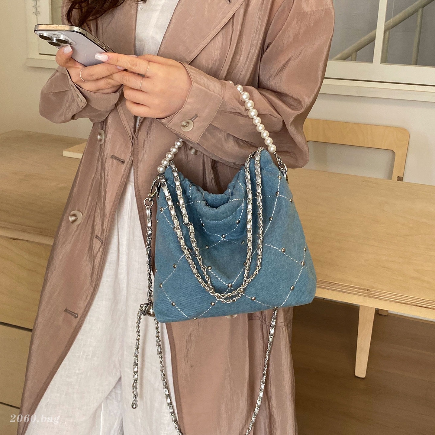 Casual mochila sensación jeans 2026 verano un solo hombro cubo nueva bolsa de mujer de viaje cadena de diamantes