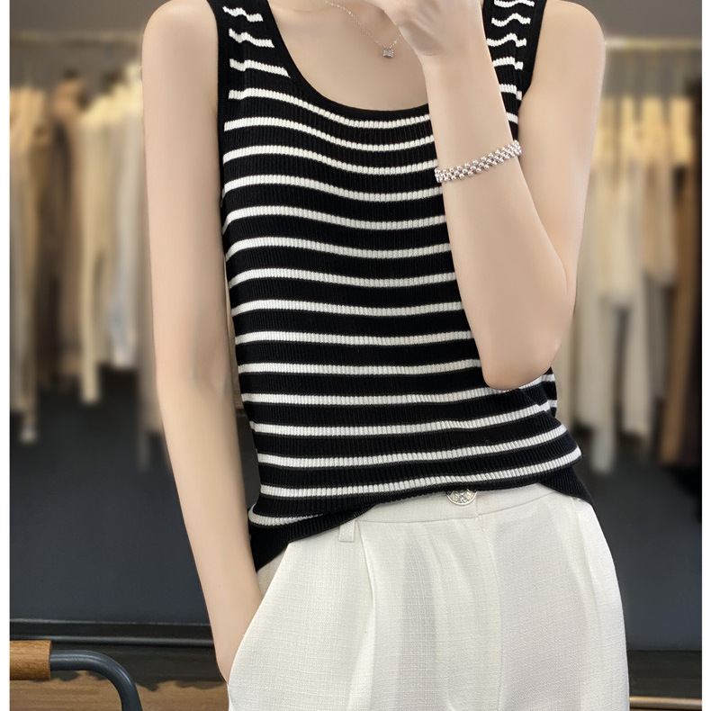 Stylish striped U-neck Tencel camisole for women, summer slim-fit short anti-exposure knitted top Stylish striped U-neck Tencel camisole for women, summer slim-fit short anti-exposure knitted top
