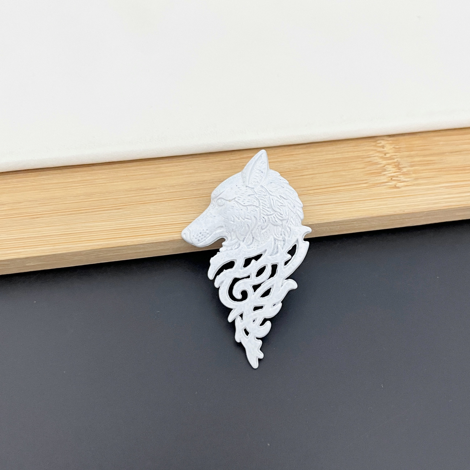 Wolf Brooch For Men Retro Style Lapel Pin Personality Badge_voghion.com