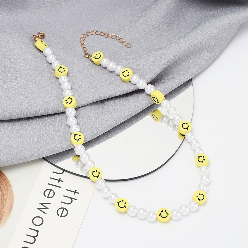 Bohemian Pearl Smiley Face Soft Ceramic Necklace Wholesale Nihaojewelry display picture 3