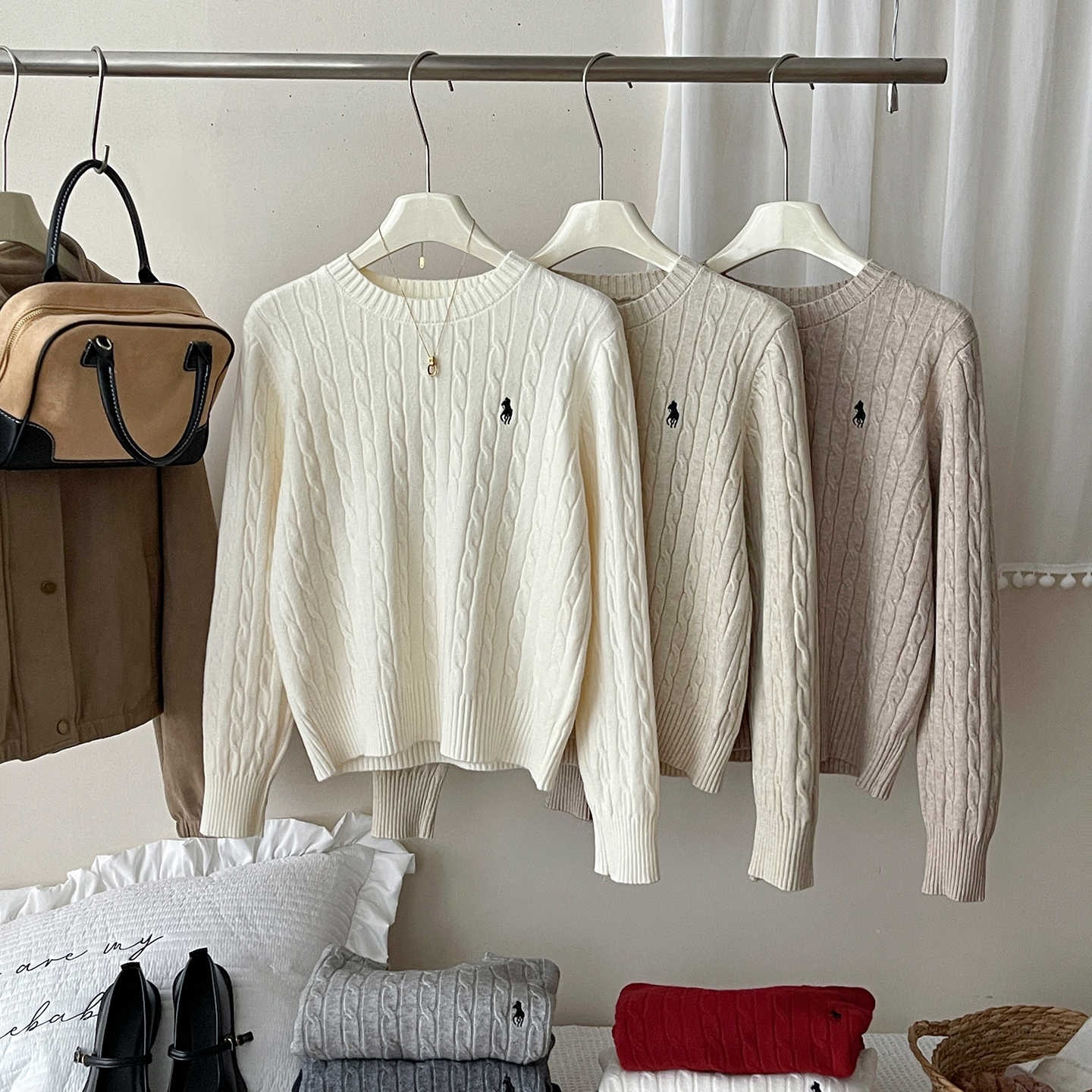 Japanese and Korean Retro Old Money Style Horse Embroidery Cashmere Knitwear for Women in Autumn and Winter, Layered and Layered Hemp Twist Knitwear