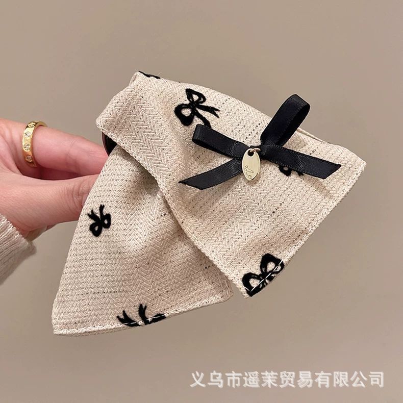 布艺赫本三角贝壳抓夹女2025新款高马尾不塌神器发夹后脑勺鲨鱼夹|undefined
