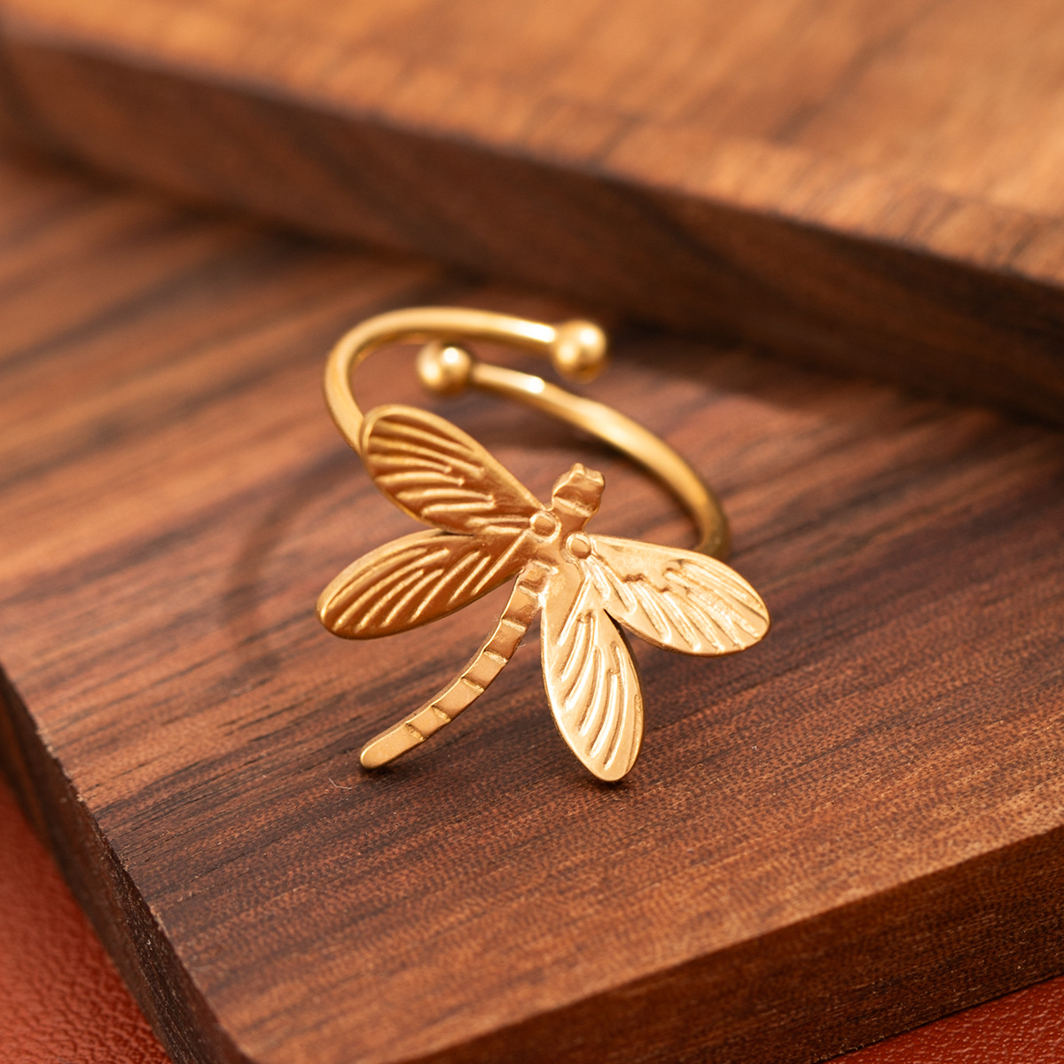 One size ring, retro golden three dimensional accessory stainless steel, does not fade, light luxury style