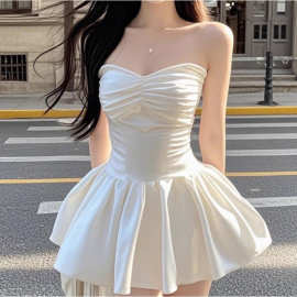 白色抹胸褶皱连衣裙女秋季法式名媛千金生日party礼服裙子