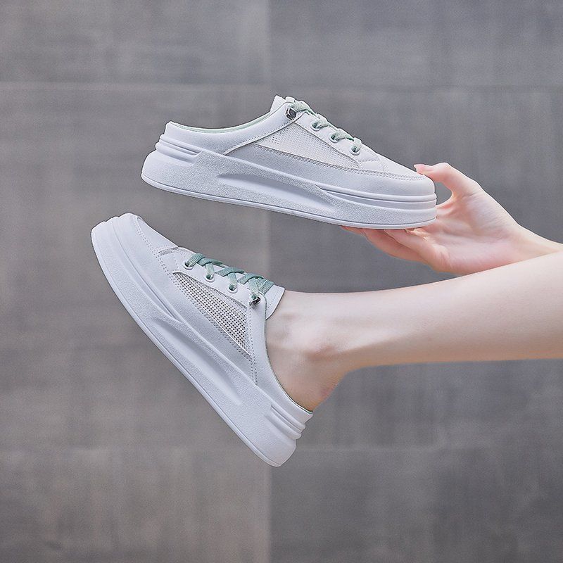 2025 primavera y verano nuevo estilo zapatos blancos zapatos de mujer suela gruesa ropa exterior zapatos casuales de malla sin tacón Baotou media pantufla mujer