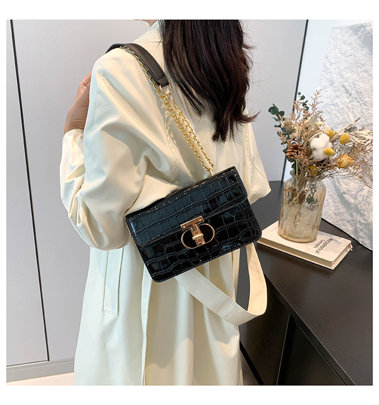 Fashion chain lock handbag 2024 new shiny stone pattern small square versatile and stylish single shoulder crossbody bag_voghion.com