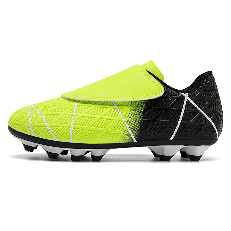 2025 nuevos zapatos de fútbol transfronterizos para hombres y mujeres de baja altura estudiantes de clavos largos de la fábrica de zapatos de fútbol de competencia profesional para niños