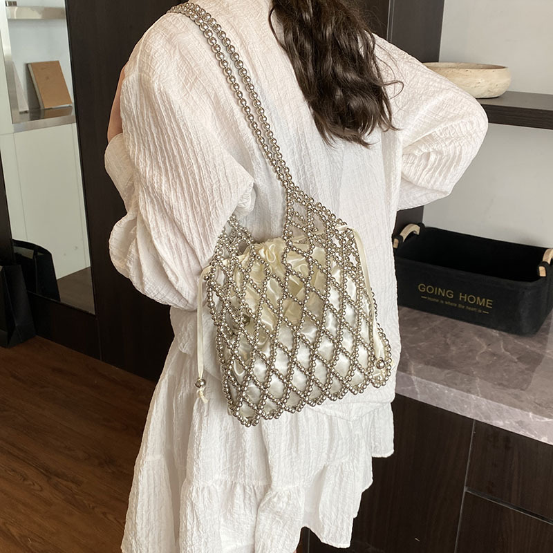 Bolso de moda coreano 2025 primavera y verano nuevo bolso femenino diseño de nicho bolso de hombro estilo occidental bolso de mensajero con cuentas marea