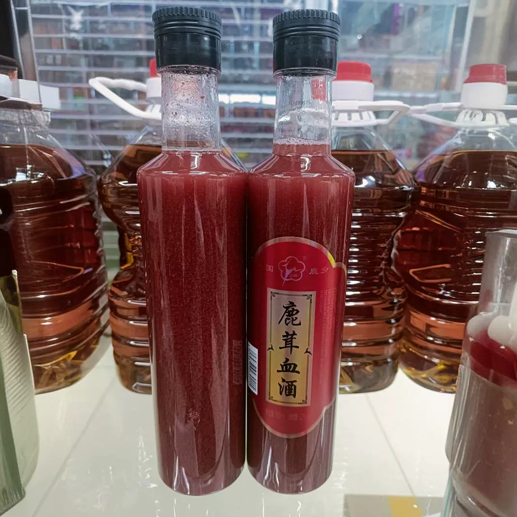 Вино из оленьих рогов, специальное предложение из северо-восточной части Китая, изготовлено из свежих оленьих рогов и оленьей крови, и поставляется в бутылках для использования в ресторанах.