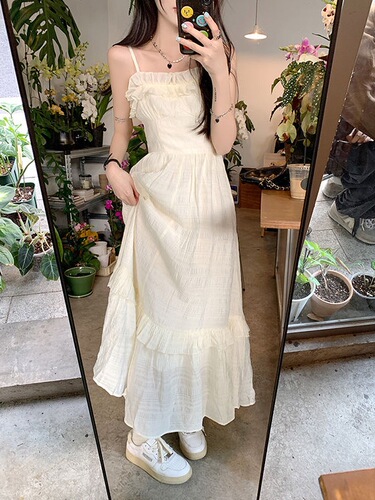 Fungus lace suspender dress for women's summer 2025 new sweet French waist slimming design super fairy long dress