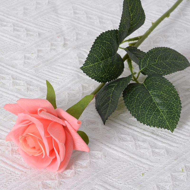 Rosa artificial sensación hidratante de gama alta sola rosa mano sosteniendo flor falsa boda Hotel hogar sala de estar Decoración