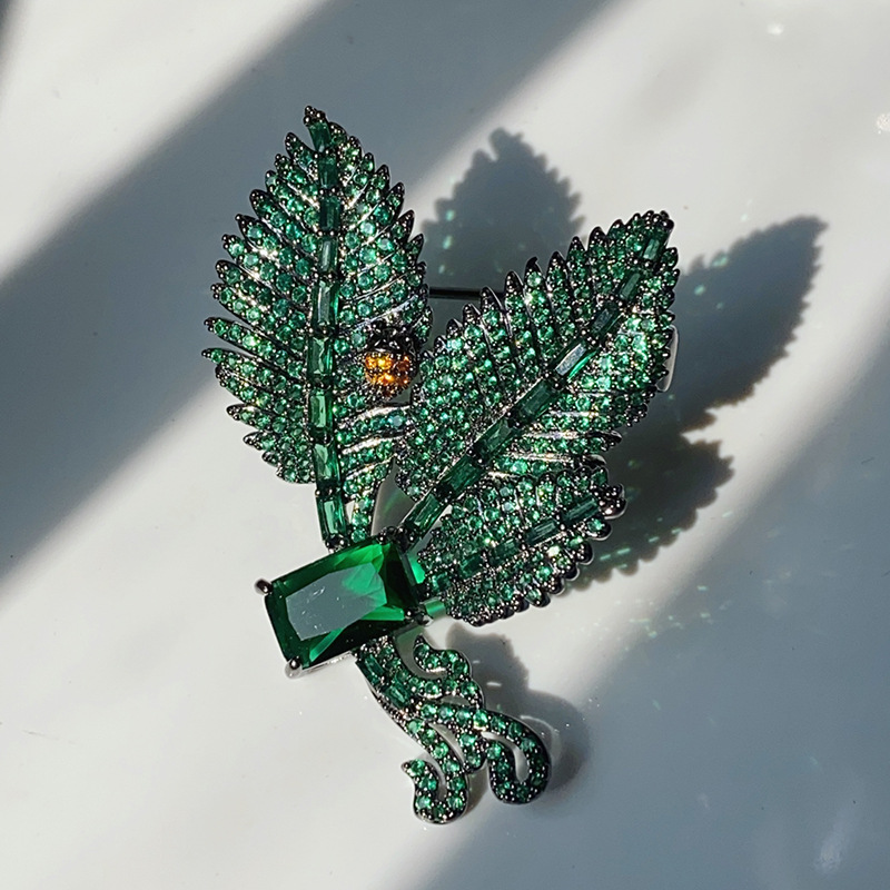 Kolumbianische Smaragdblatt-Schmetterlingsbrosche_voghion.com