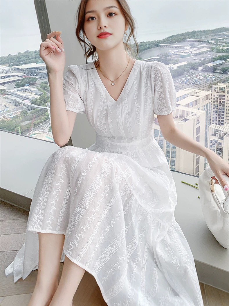 Váy maxi cổ chữ V thắt eo kiểu Pháp thanh lịch — trắng