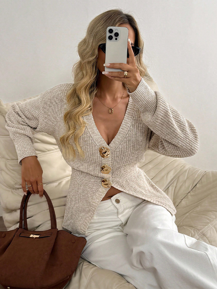 Temperamento de color sólido de alto nivel de sentido de manga larga profunda V-collar hebilla de metal cardigan otoño y invierno 2025 nuevo estilo europeo y americano transfronterizo