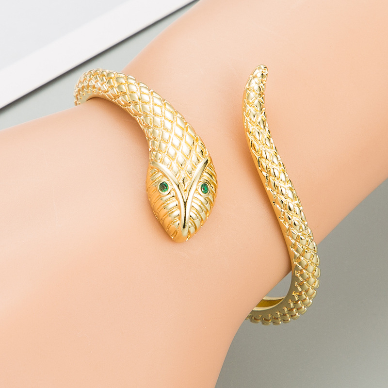 Fashion Snake-shaped Golden Scales Micro-inlaid Zircon Copper Bracelet display picture 5