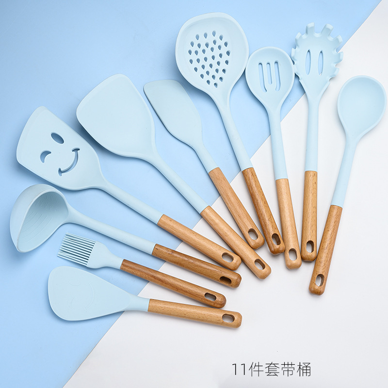 Suministros de cocina Mango de madera de silicona sartén antiadherente europea Espátula de silicona Juego de 10 piezas Juego de utensilios de cocina azul resistente a altas temperaturas