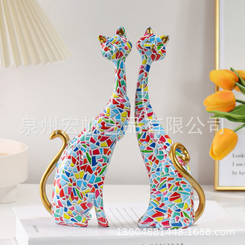 Creativa pintura al óleo de estilo europeo pareja gatos adornos de animales hotel salón regalo de San Valentín artesanía de resina