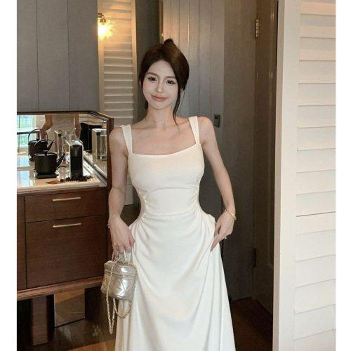 Cross-border summer 2025 new black and white long dress women's dress French waist-cinch slimming niche halter dress slimming